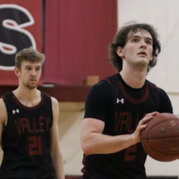 Cayden Rickard preparing to shoot a free throw